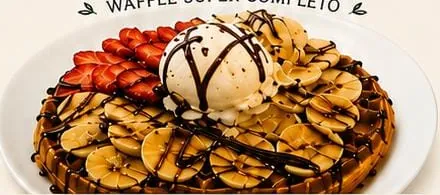 Waffle súper completo con helado y frutas