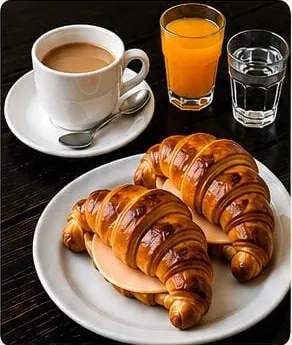 Combo 3: café con leche y medialunas de jamón y queso